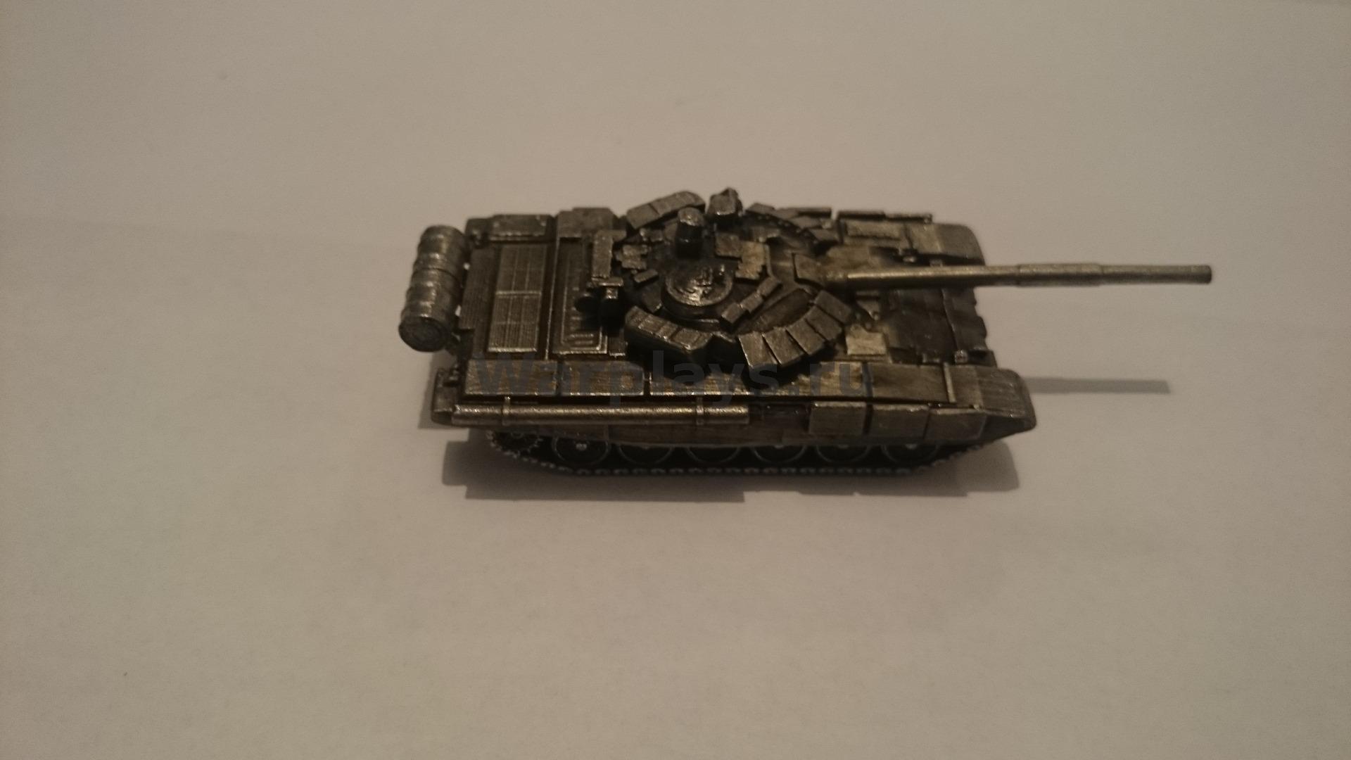 Модель танка Т-72Б3 в масштабе 1:100